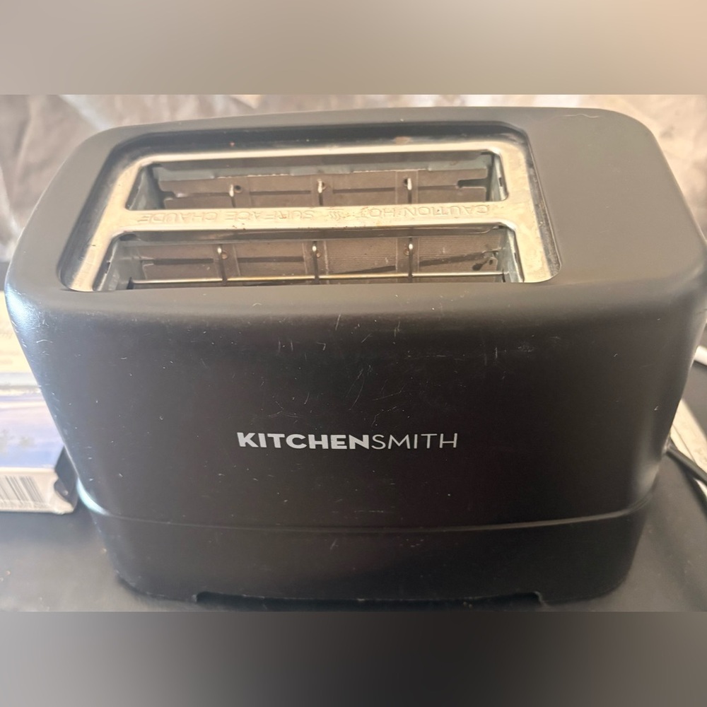 SMITH Black 2-Slot Toaster